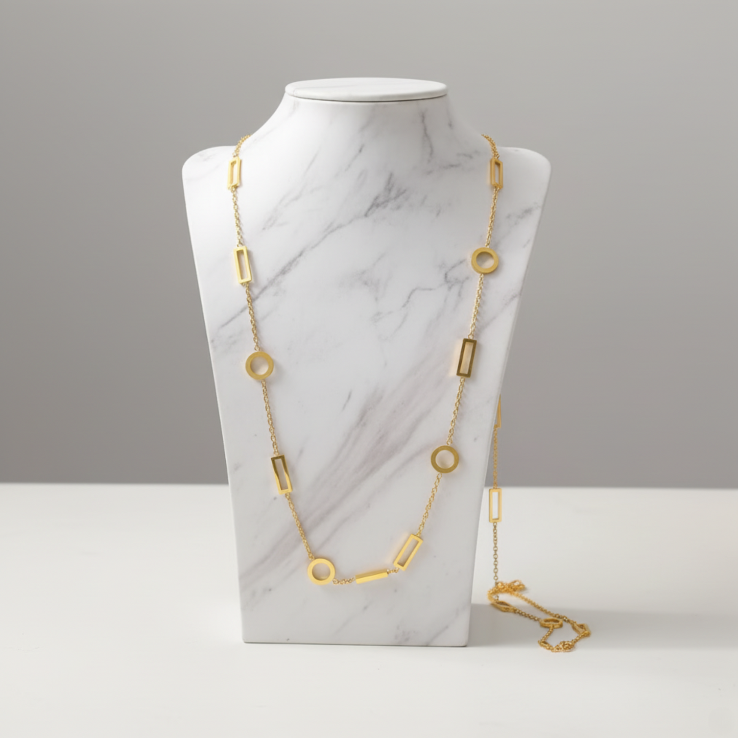 Collier Elara