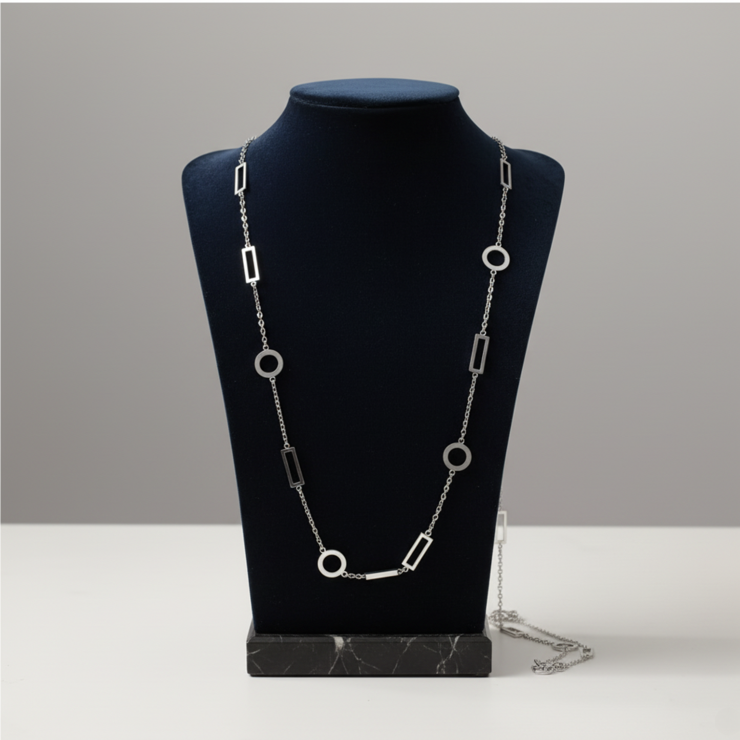 Collier Elara